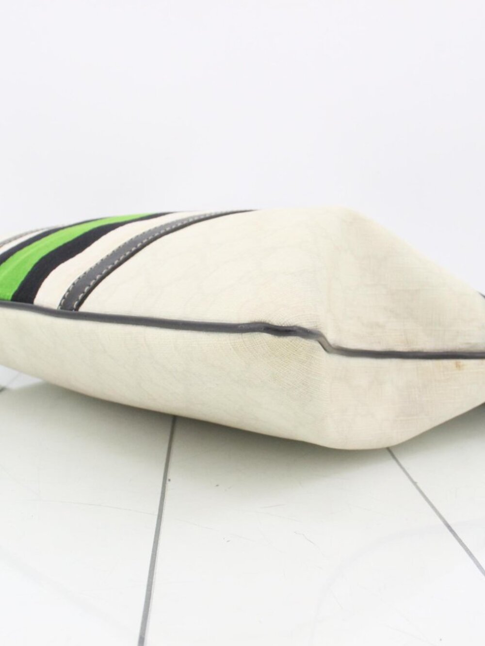 Gucci White Canvas Shoulder Bag with Green and Black Stripe - Picture 8 of 13